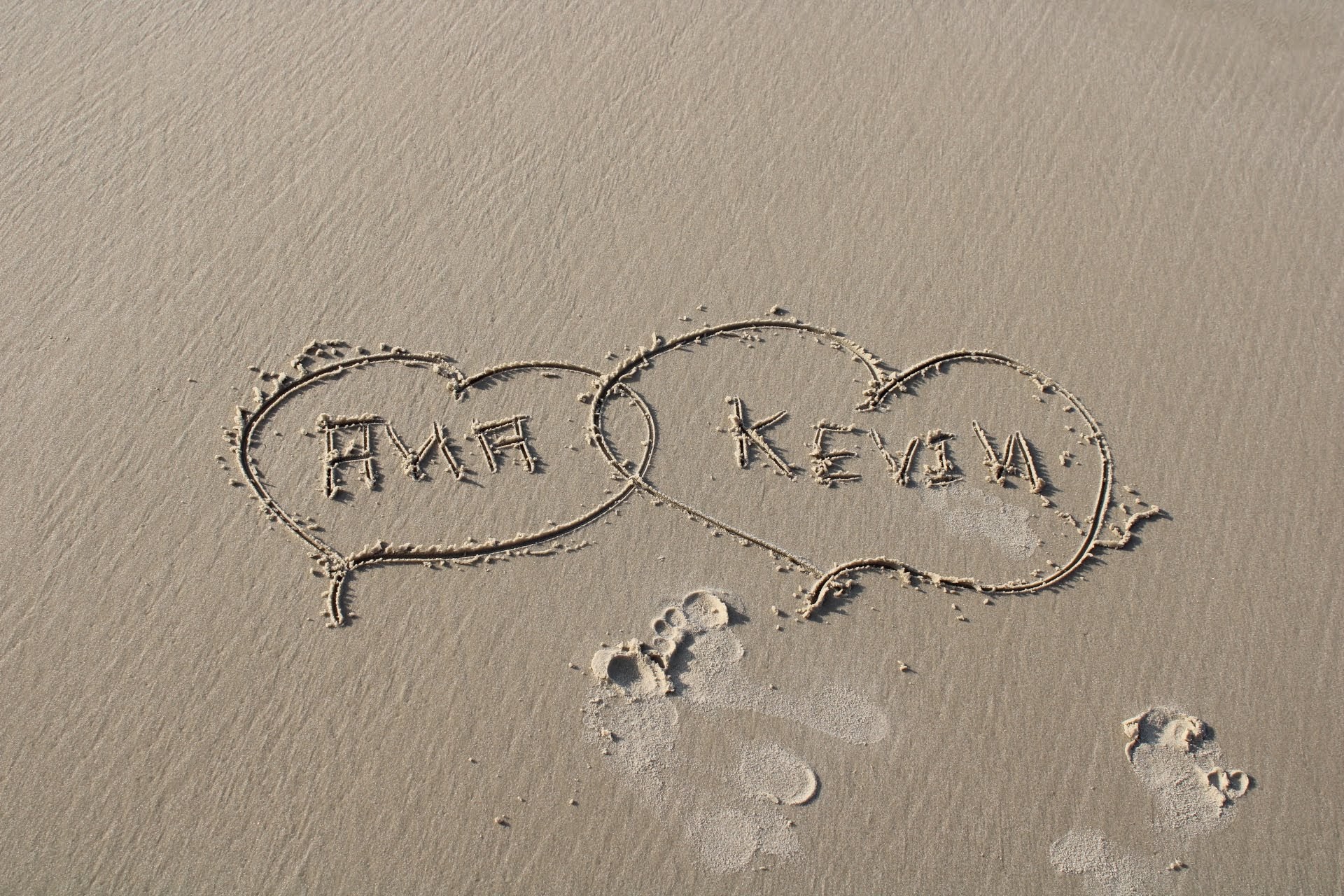 Ana & Kevin escrito na areia